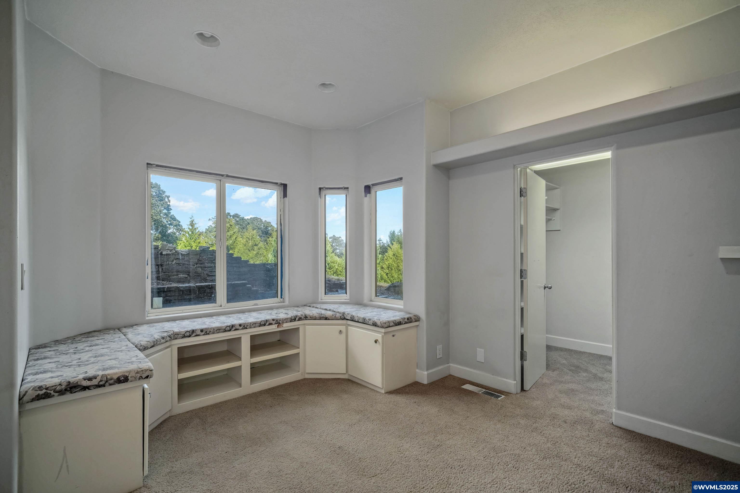 Salem, Oregon, 97306, United States, 6 Bedrooms Bedrooms, ,5 BathroomsBathrooms,Residential,For Sale,1911062