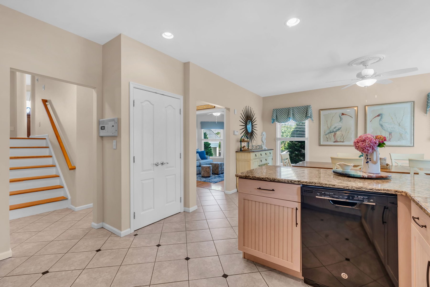  Rare End-Unit Coastal Townhome - 物件實景