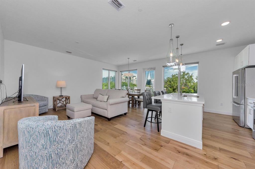 St Petersburg, Florida, 33701, United States, 3 Bedrooms Bedrooms, ,3 BathroomsBathrooms,Residential,For Sale,1885296
