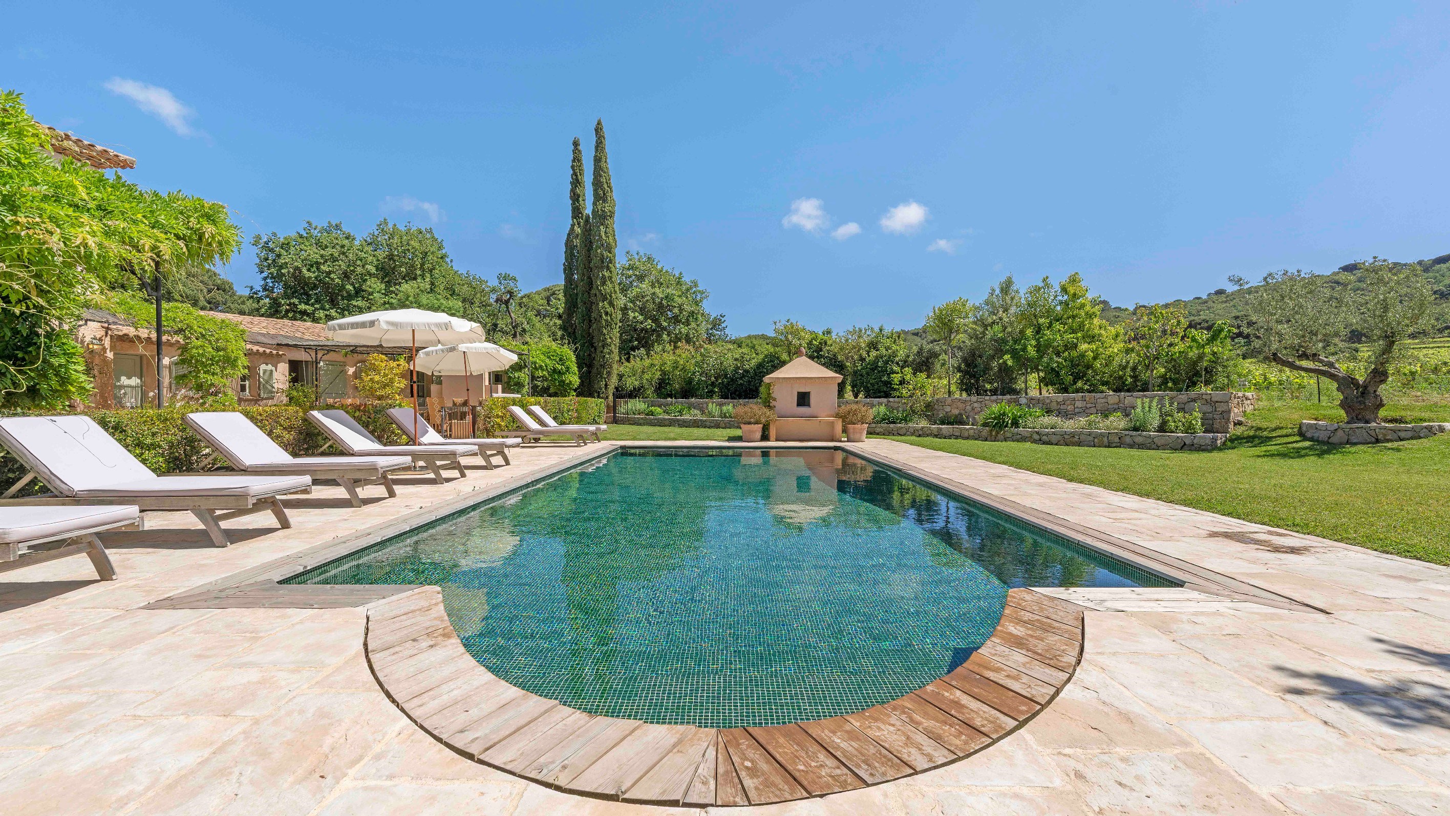  Provençal villa of 210 m² with swimming pool and landscaped garden near Pampelo… - 物件實景