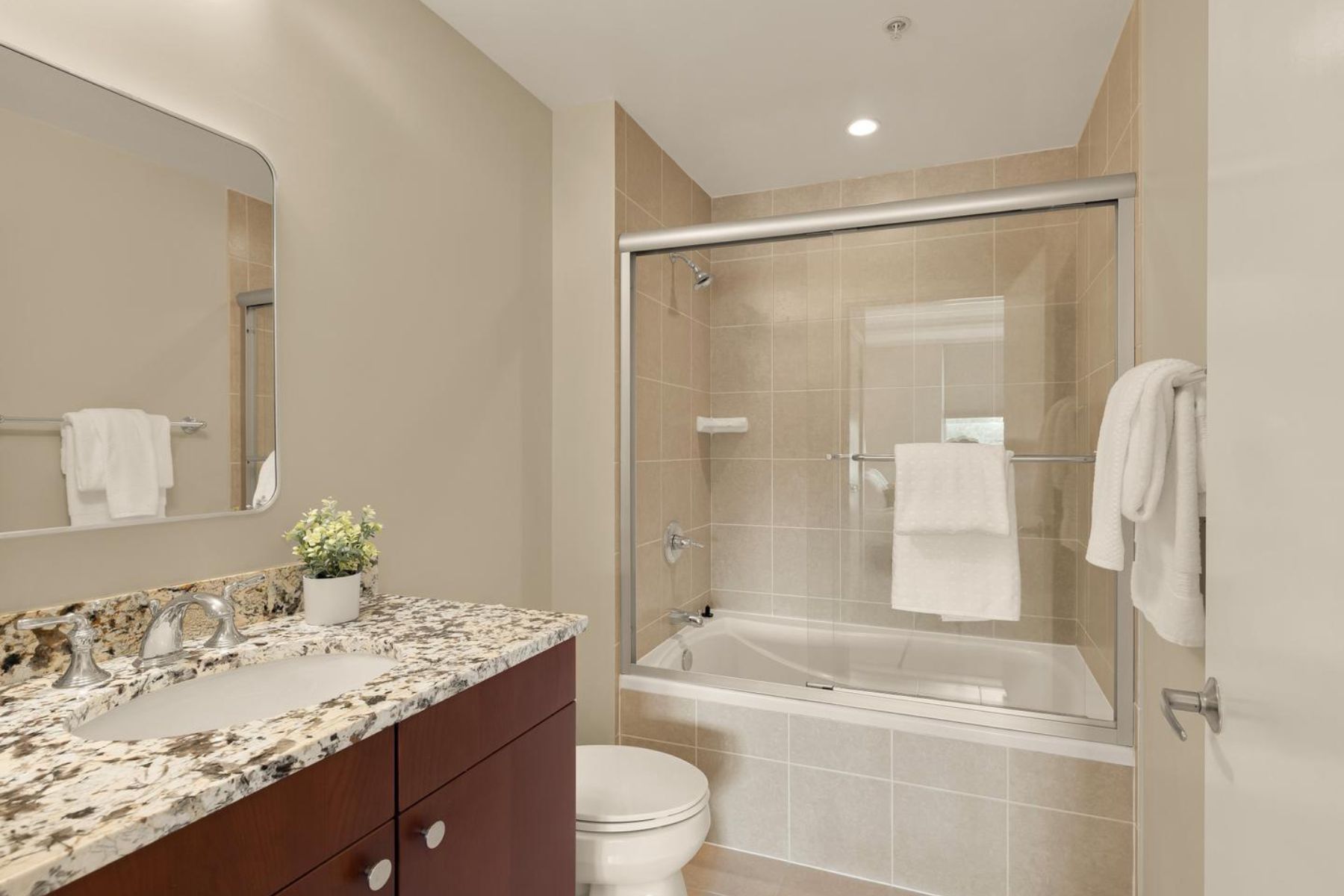  6820 Wisconsin Avenue, Bethesda, MD, 20814 - 物件實景