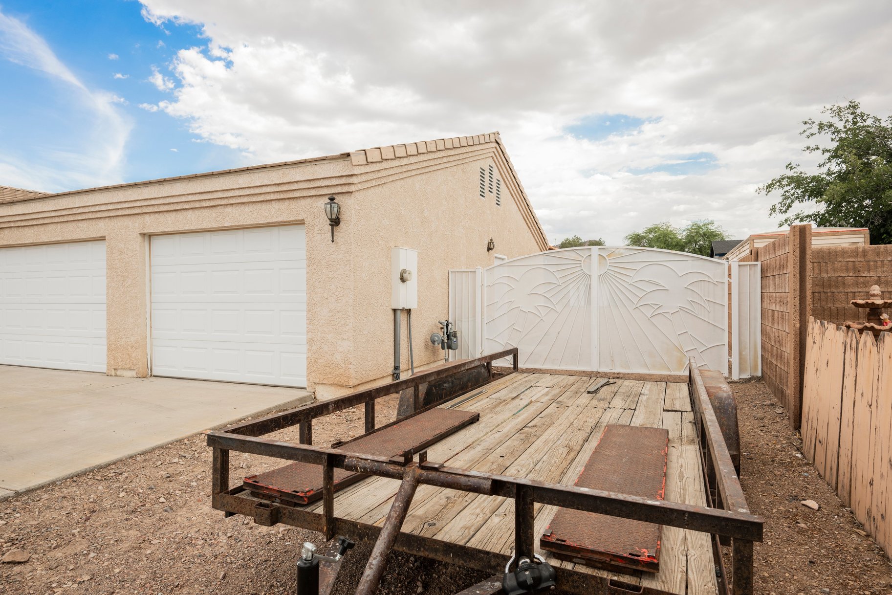  Rare Half Acre Opportunity in Henderson HOA, RV Hookups, Endless Potential - 物件實景