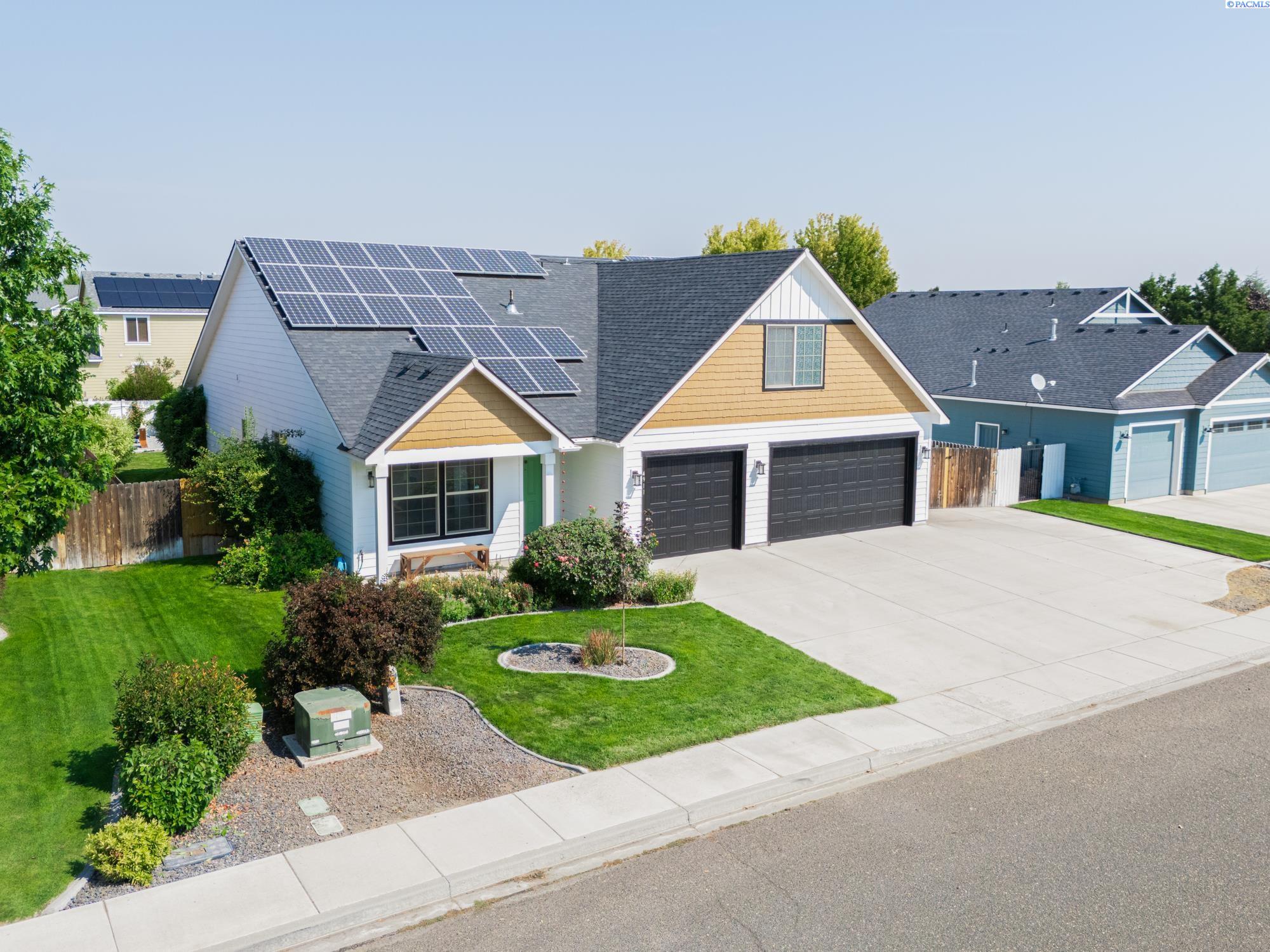 Pasco, Washington, 99301, United States, 4 Bedrooms Bedrooms, ,3 BathroomsBathrooms,Residential,For Sale,1933417