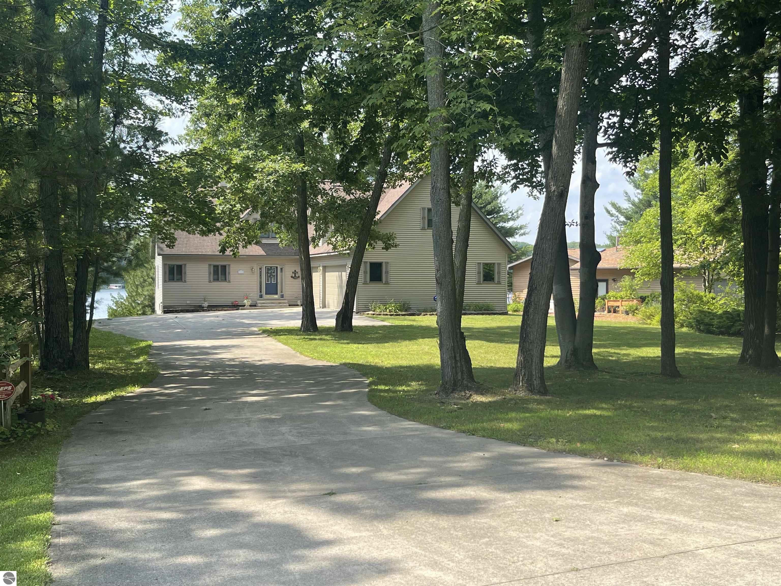 Harrison, Michigan, 48625, United States, 5 Bedrooms Bedrooms, ,4 BathroomsBathrooms,Residential,For Sale,1916275