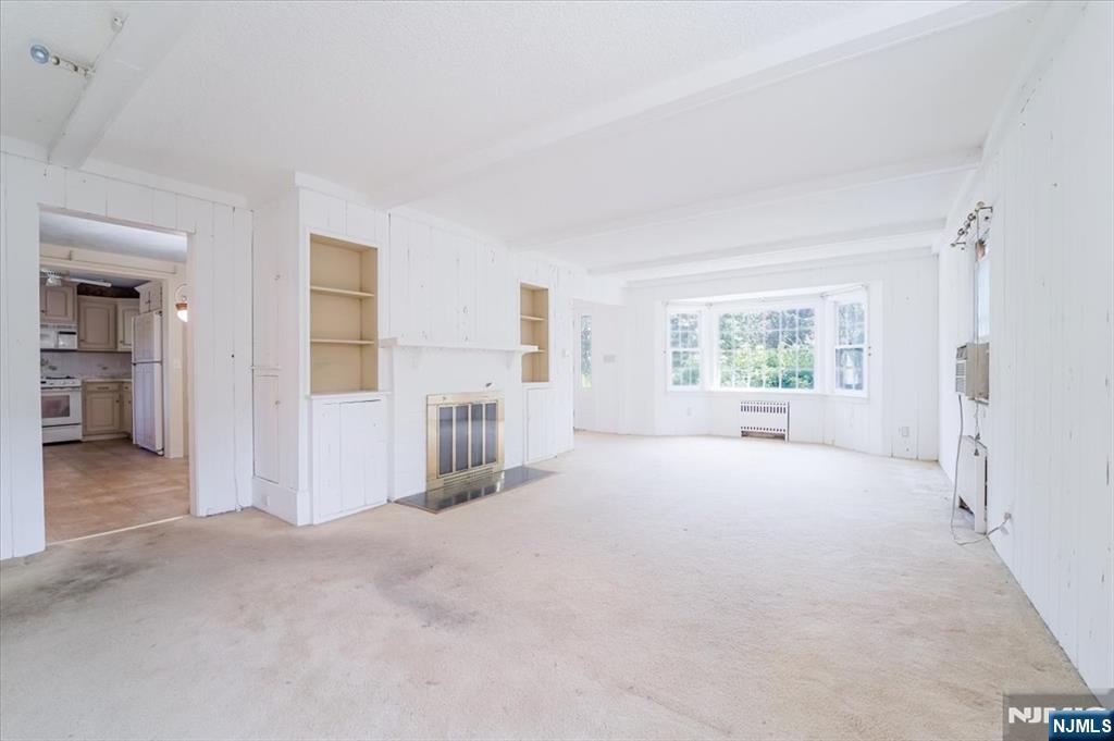 Wyckoff, New Jersey, 07481, United States, 5 Bedrooms Bedrooms, ,3 BathroomsBathrooms,Residential,For Sale,1920026