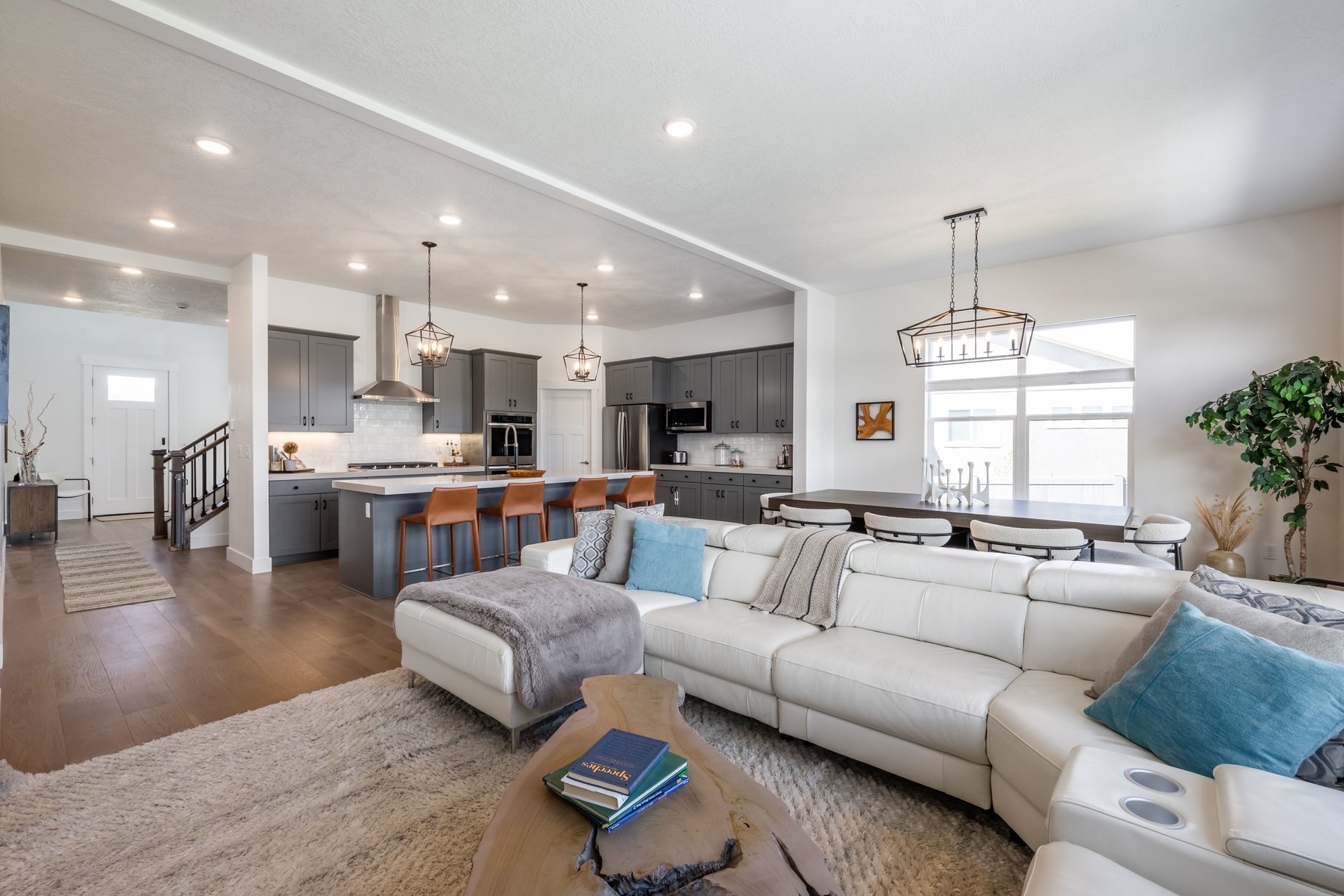  Fully Furnished Luxury Residence with Unmatched Finishes and Views - 物件實景