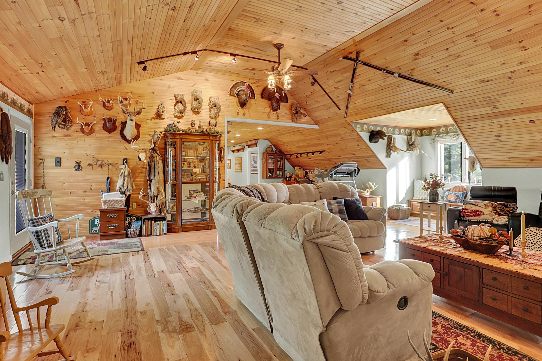 Thompsontown, Pennsylvania, 17094, United States, 4 Bedrooms Bedrooms, ,3 BathroomsBathrooms,Residential,For Sale,1981637