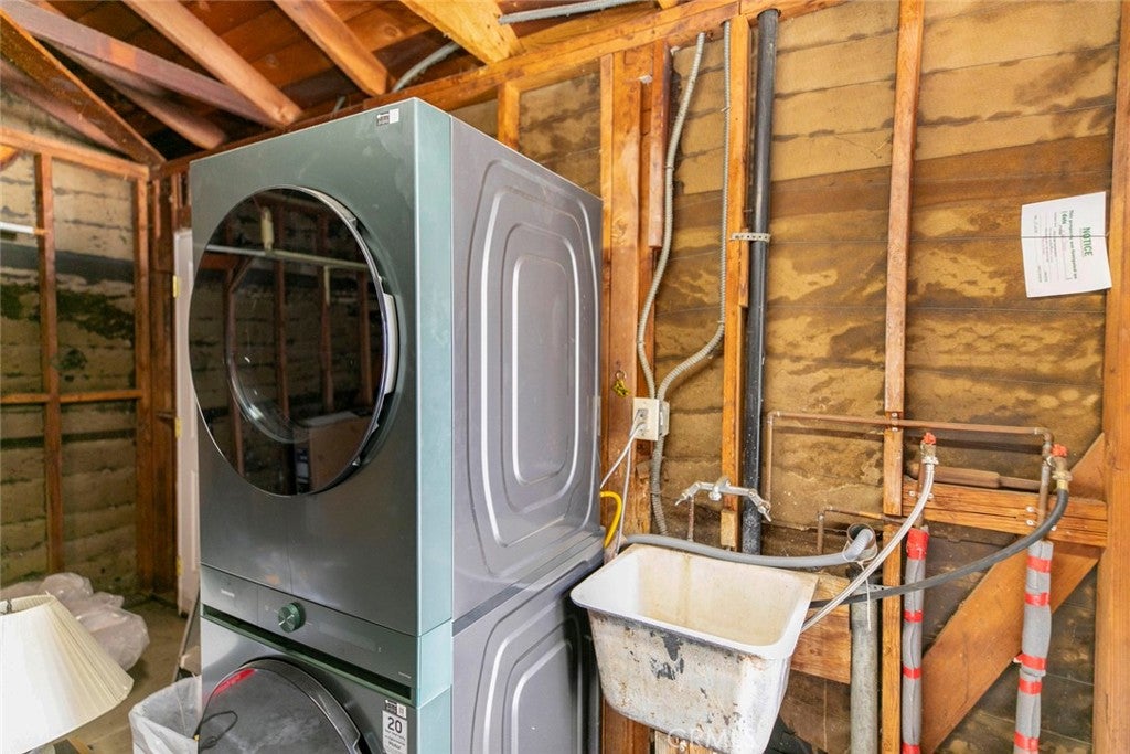 Sylmar, California, 91342, United States, 2 Bedrooms Bedrooms, ,1 BathroomBathrooms,Residential,For Sale,1960749