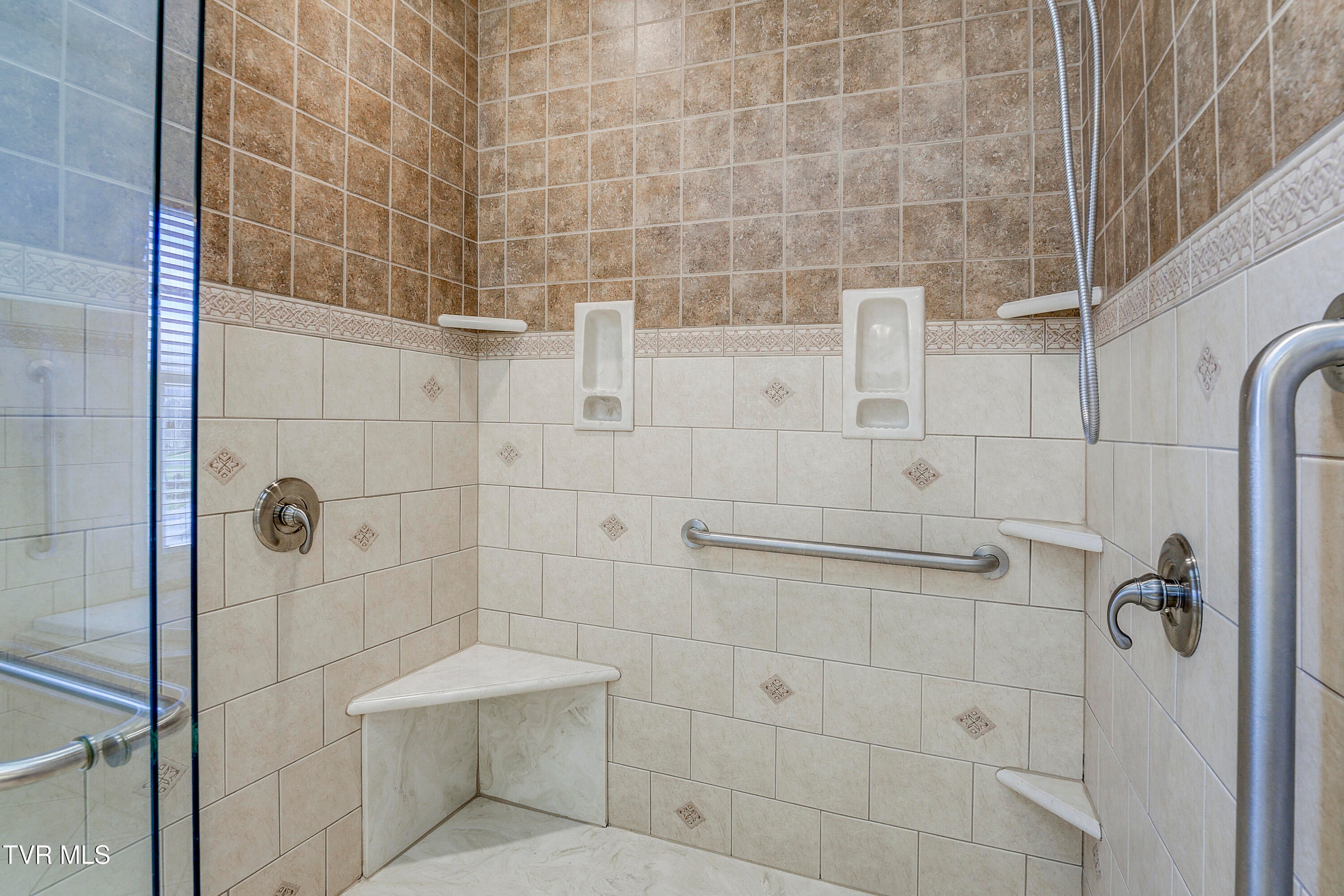 Bristol, Tennessee, 37620, United States, 4 Bedrooms Bedrooms, ,4 BathroomsBathrooms,Residential,For Sale,2001712