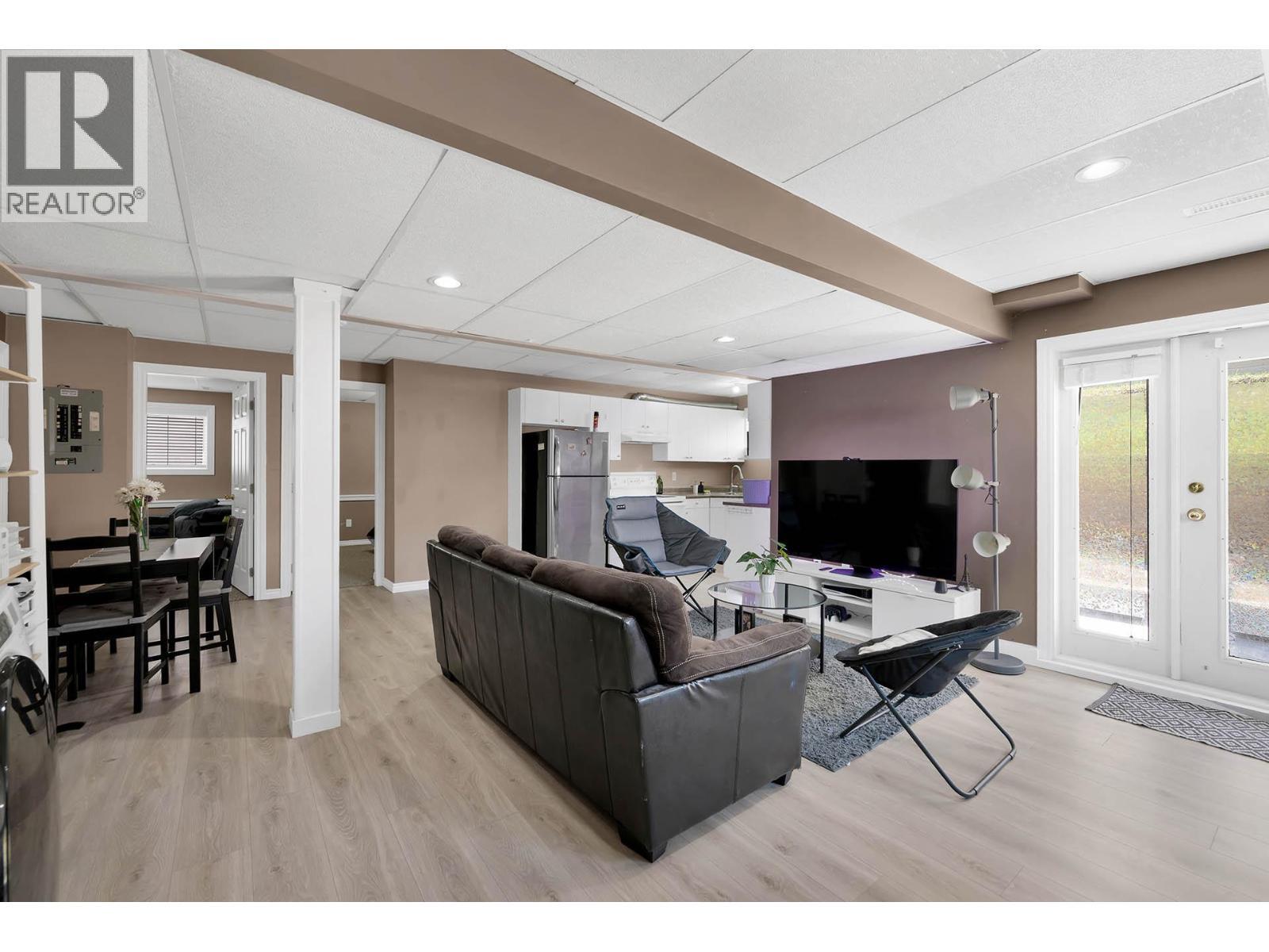 KAMLOOPS, British Columbia, V1S 1W2, CA, 6 Bedrooms Bedrooms, ,4 BathroomsBathrooms,Residential,For Sale,1950563