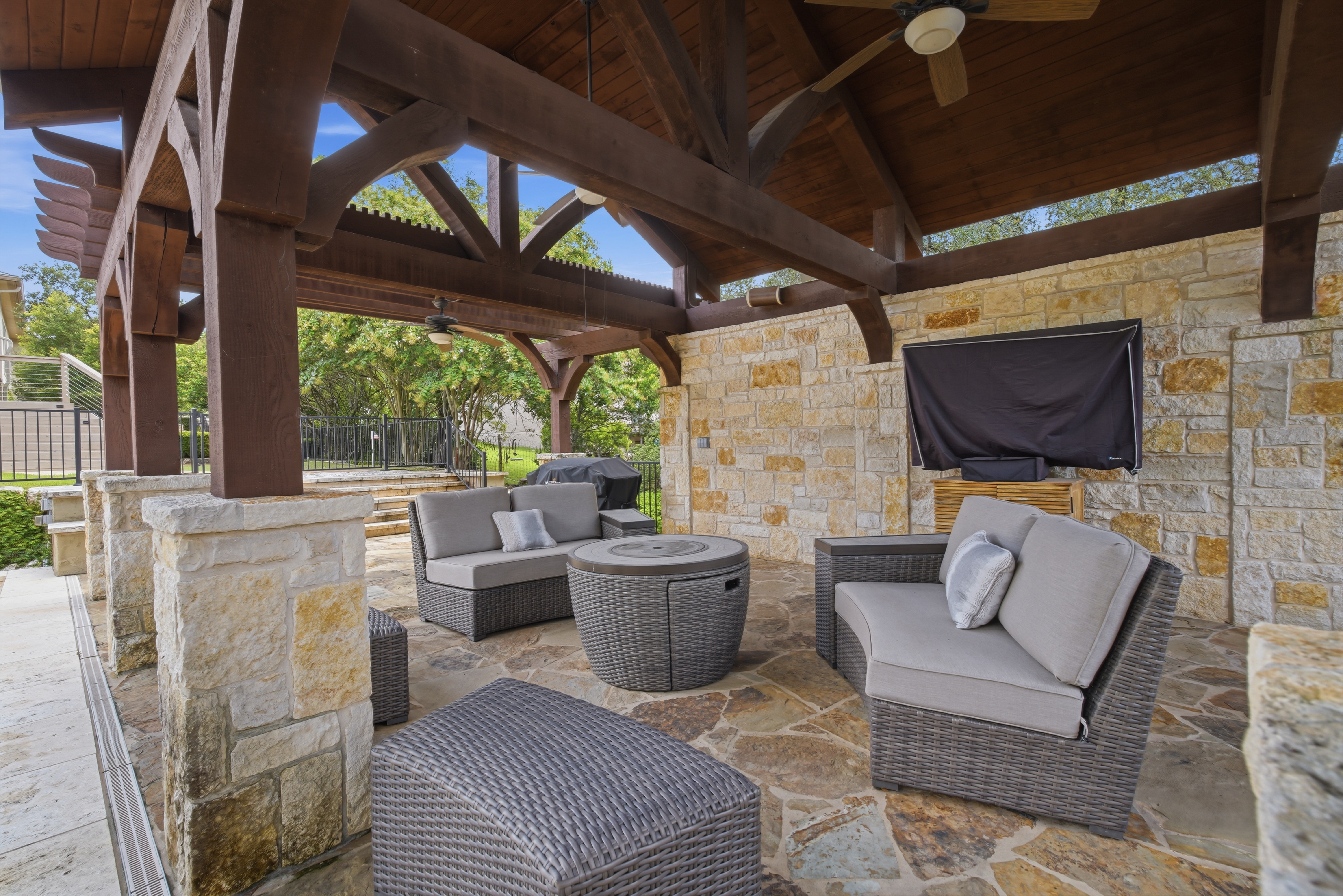  Iron Horse Canyon Estate with Resort-Style Backyard - 物件實景