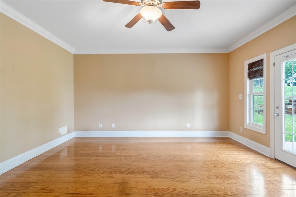 Huddleston, Virginia, 24104, United States, 4 Bedrooms Bedrooms, ,4 BathroomsBathrooms,Residential,For Sale,2048445