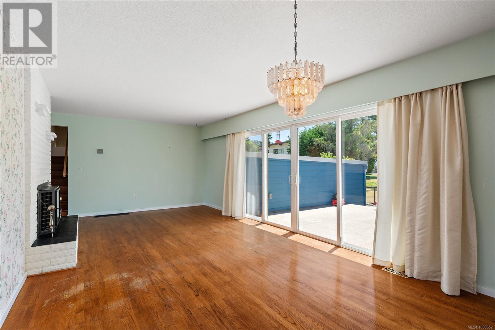 SAANICH, British Columbia, V8N 2E2, CA, 4 Bedrooms Bedrooms, ,3 BathroomsBathrooms,Residential,For Sale,1950351