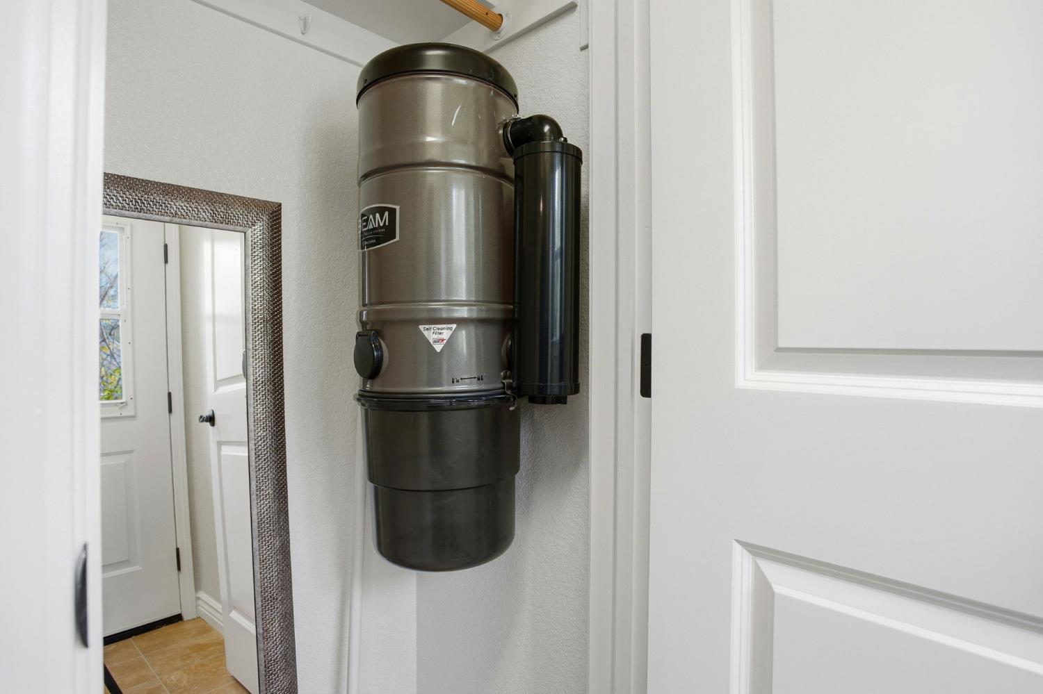 Roseville, California, 95747, United States, 4 Bedrooms Bedrooms, ,4 BathroomsBathrooms,Residential,For Sale,1988108