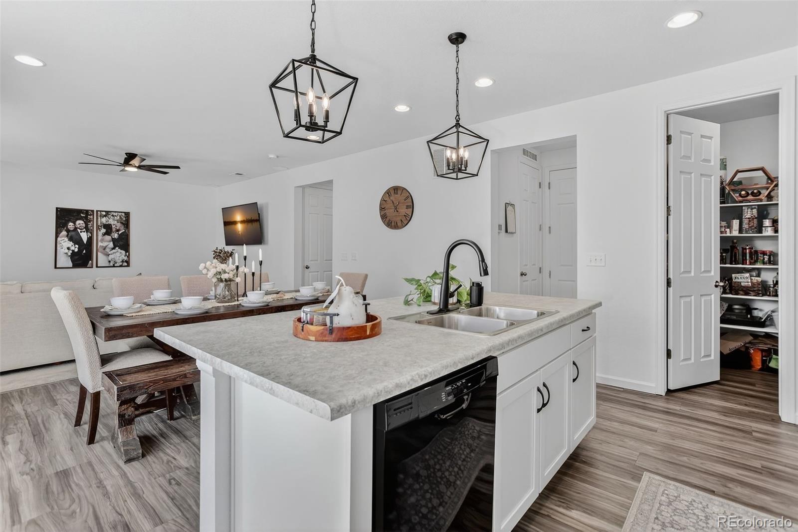 Castle Rock, Colorado, 80104, United States, 3 Bedrooms Bedrooms, ,2 BathroomsBathrooms,Residential,For Sale,1967525