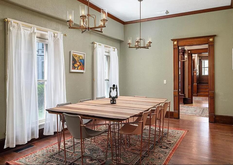 La Crosse, Wisconsin, 54601, United States, 6 Bedrooms Bedrooms, ,5 BathroomsBathrooms,Residential,For Sale,2018389