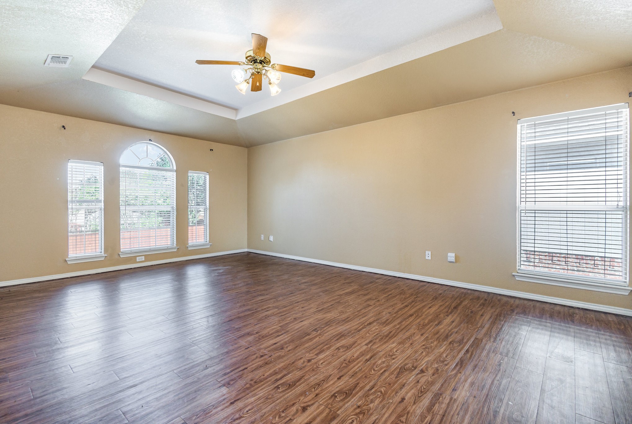 Carrollton, Texas, 75007, United States, 5 Bedrooms Bedrooms, ,3 BathroomsBathrooms,Residential,For Sale,1965546