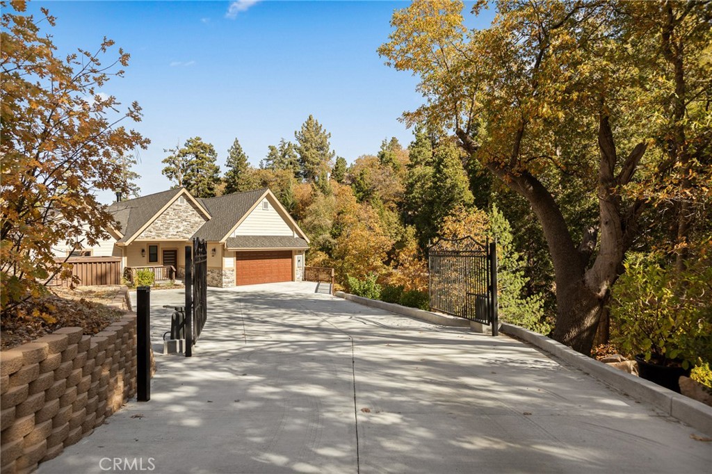 Lake Arrowhead, California, 92352, United States, 4 Bedrooms Bedrooms, ,5 BathroomsBathrooms,Residential,For Sale,1989465