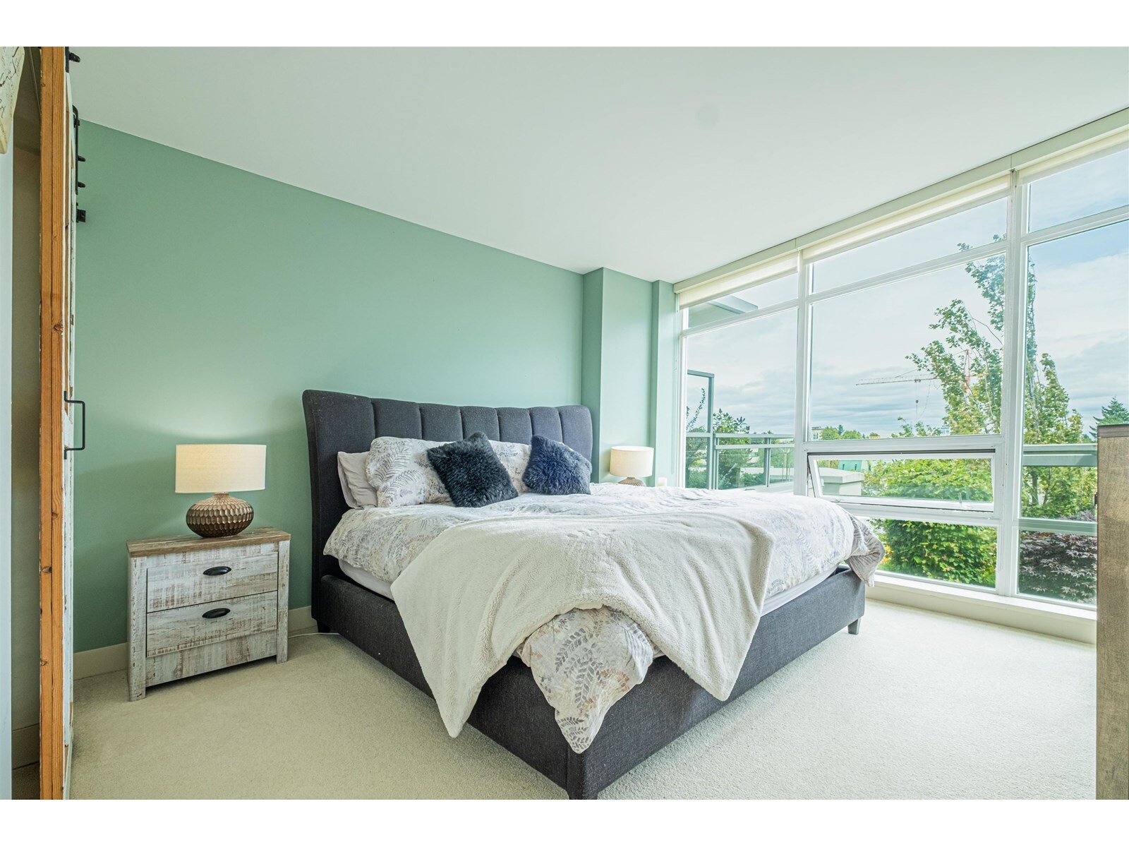 WHITE ROCK, British Columbia, V4B 0A2, CA, 2 Bedrooms Bedrooms, ,2 BathroomsBathrooms,Residential,For Sale,1947534