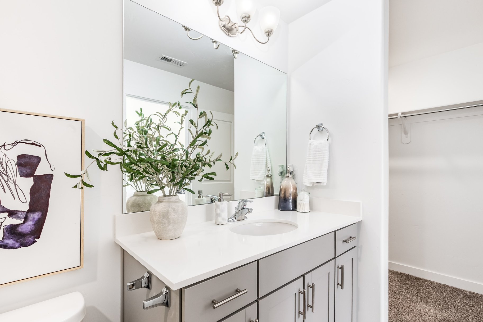  Move-In Ready  Appliances Included  Walk-In Closets in Every Bedroom - 物件實景