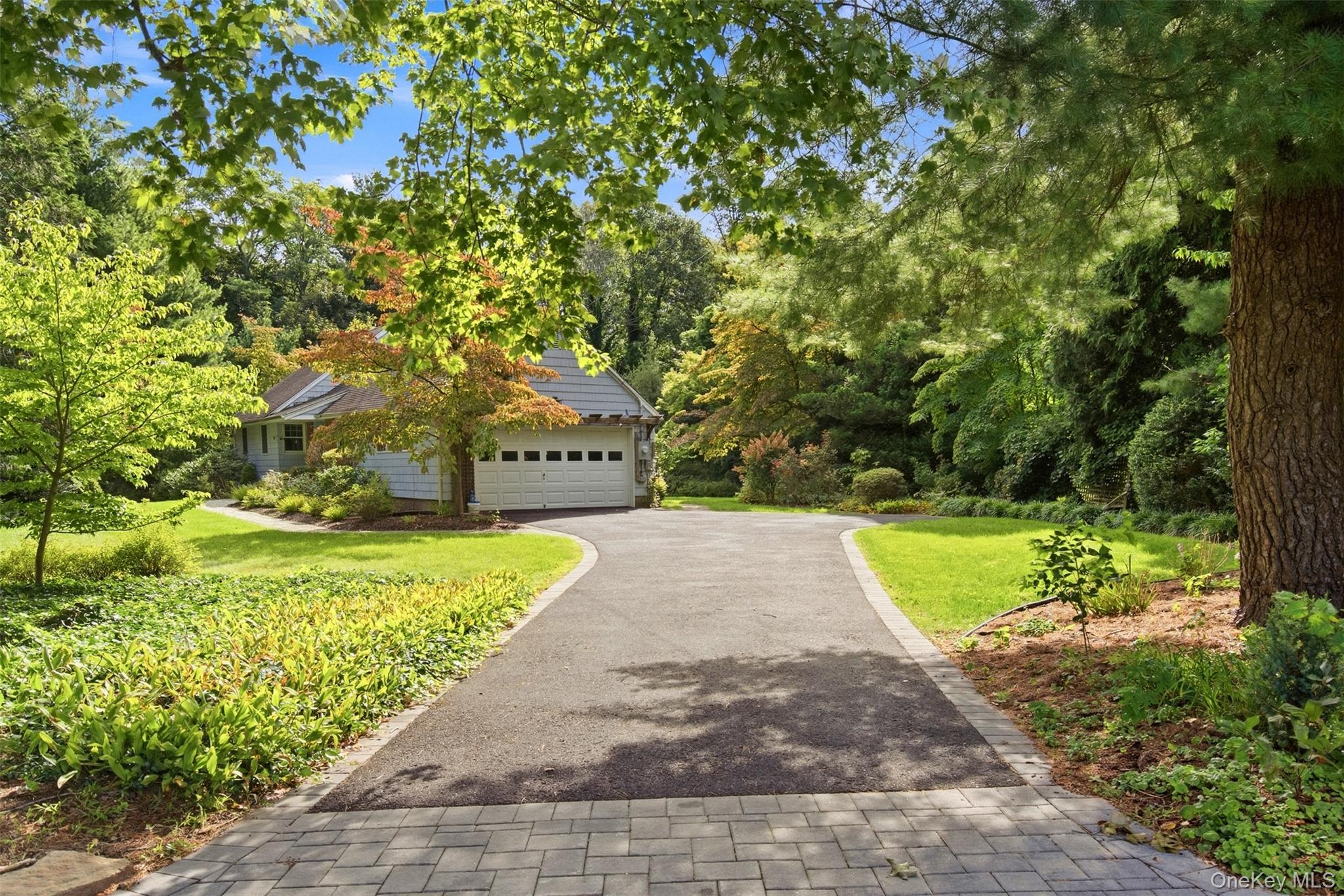  174 Flower Hill Road, Halesite, NY, 11743 - 物件實景