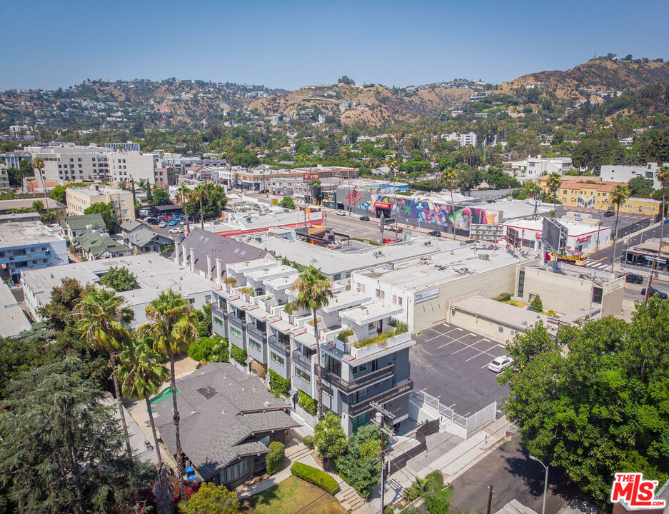 Los Angeles, California, 90046, United States, 3 Bedrooms Bedrooms, ,3 BathroomsBathrooms,Residential,For Sale,1827071