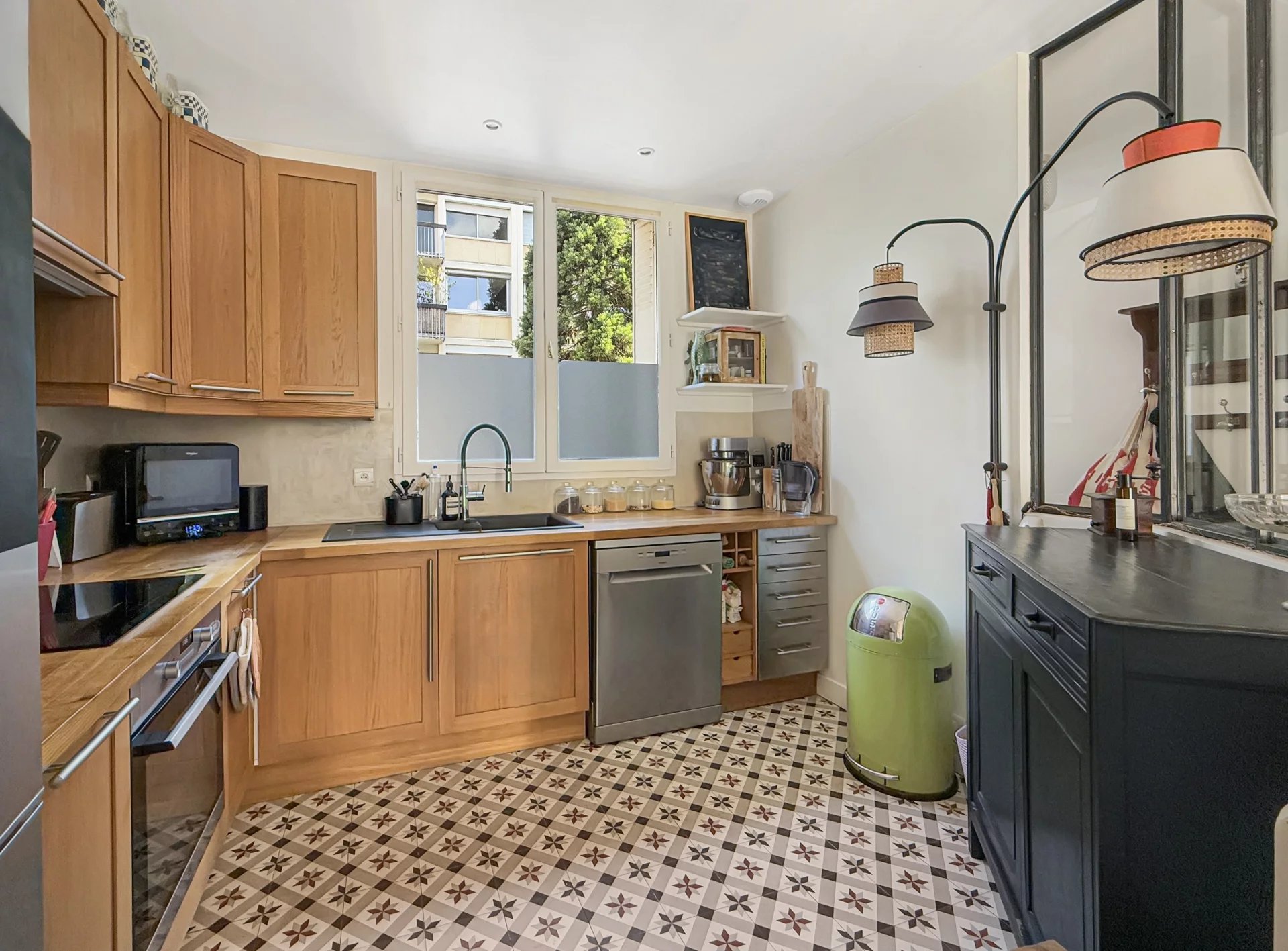Suresnes, Île-de-France, 92150, FR, 4 Bedrooms Bedrooms, ,4 BathroomsBathrooms,Residential,For Sale,1934401
