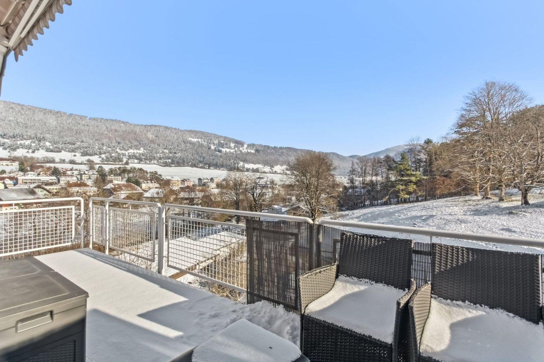  RARE OPPORTUNITY IN CORGÉMONT: Superb 5.5-room apartment with garage-workshop - 物件實景