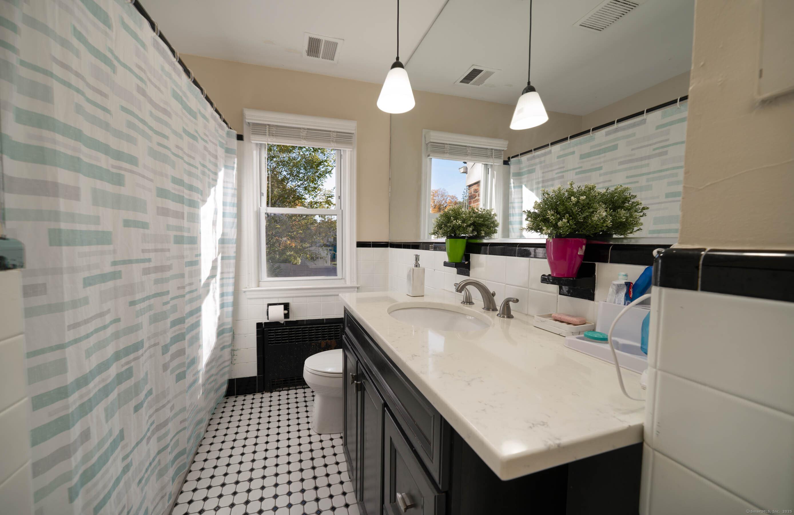 Hamden, Connecticut, 06517, United States, 4 Bedrooms Bedrooms, ,4 BathroomsBathrooms,Residential,For Sale,1982010