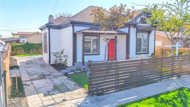 Los Angeles, California, 90044, United States, 3 Bedrooms Bedrooms, ,2 BathroomsBathrooms,Residential,For Sale,1887629