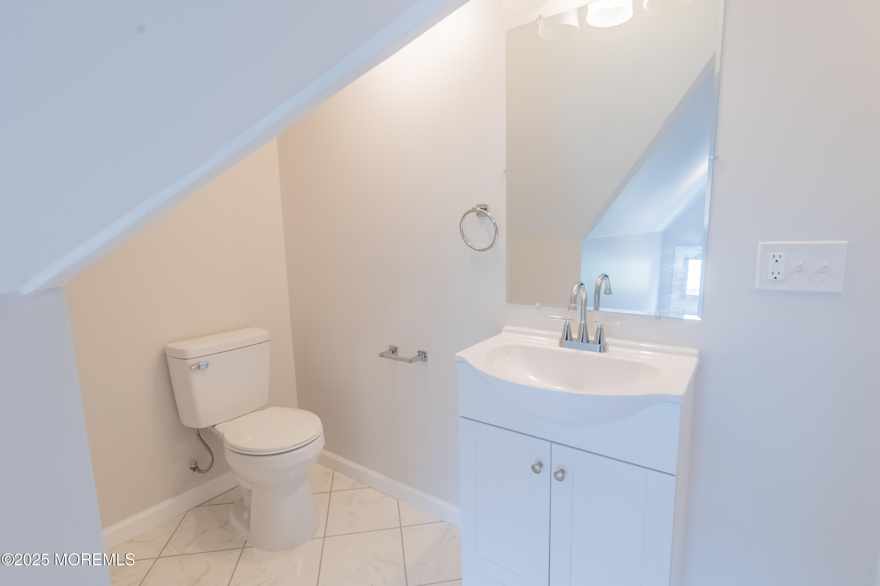 Englishtown, New Jersey, 07726, United States, 6 Bedrooms Bedrooms, ,4 BathroomsBathrooms,Residential,For Sale,1908199
