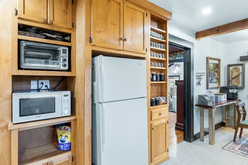 Brasstown, North Carolina, 28902, United States, 3 Bedrooms Bedrooms, ,3 BathroomsBathrooms,Residential,For Sale,1986118