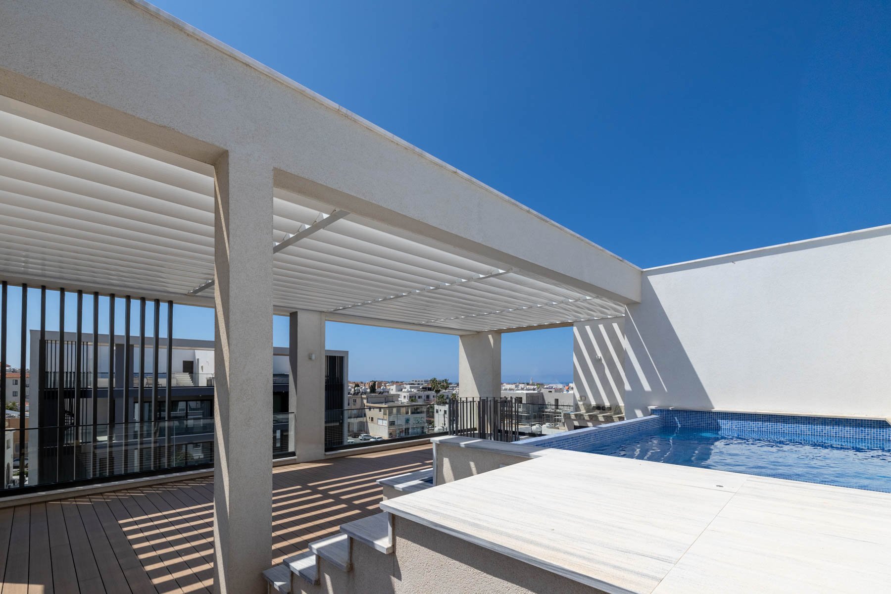  Sea-View Penthouse with Private Roof Garden in Tombs of the Kings, Pafos - 物件實景