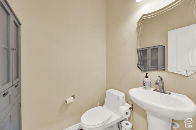 South Jordan, Utah, 84009, United States, 4 Bedrooms Bedrooms, ,4 BathroomsBathrooms,Residential,For Sale,1979446