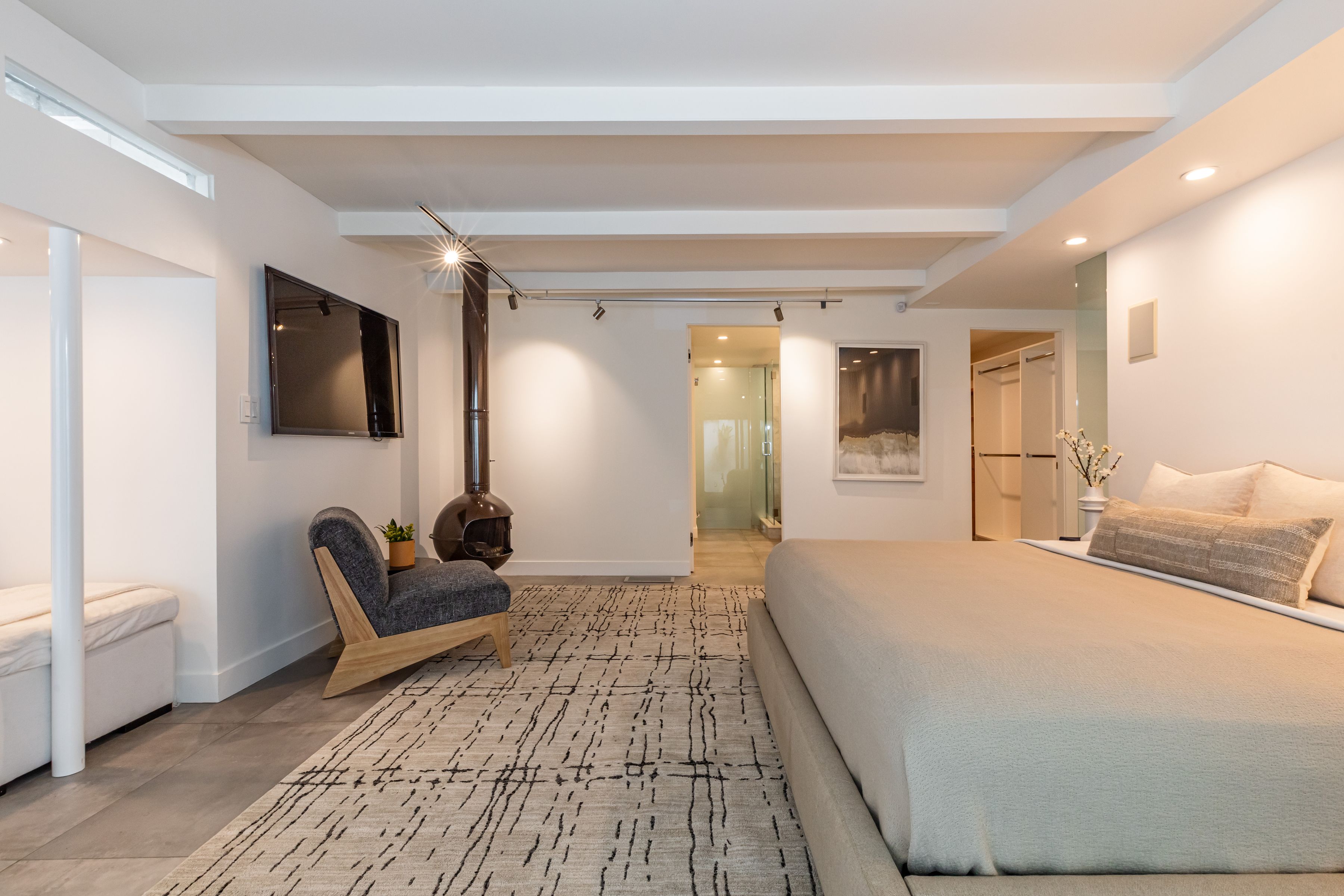  586 Lorna Lane - 物件實景