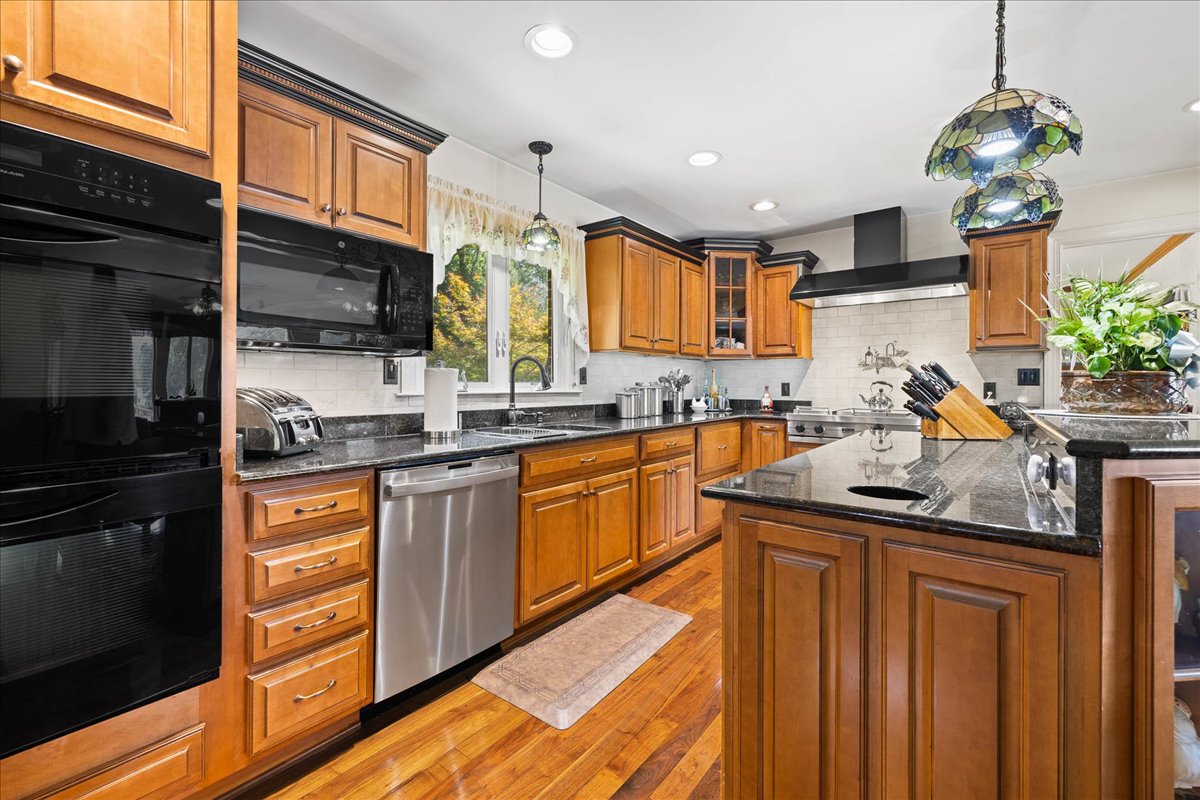 Chester, Virginia, 23831, United States, 5 Bedrooms Bedrooms, ,4 BathroomsBathrooms,Residential,For Sale,1889514