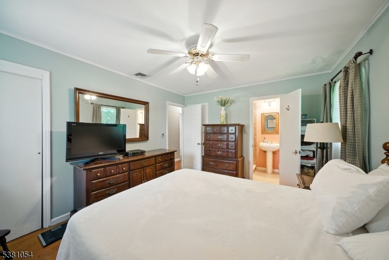 Parsippany-Troy Hills Twp., New Jersey, 07005, United States, 3 Bedrooms Bedrooms, ,2 BathroomsBathrooms,Residential,For Sale,1934343