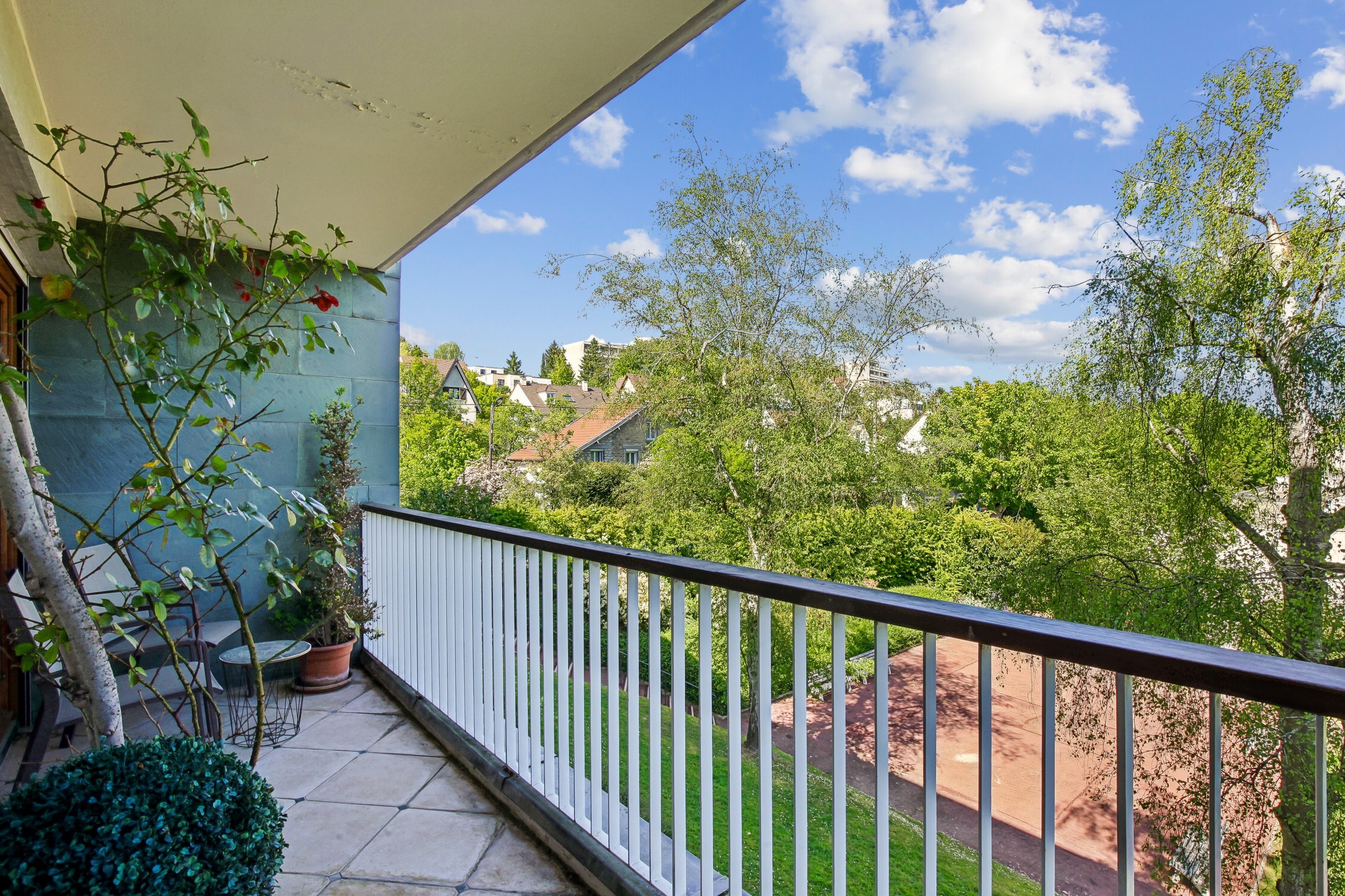  Sun-Filled Apartment with Terrace, Balcony and Open Green Views - 物件實景