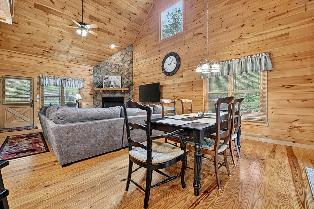 Ellijay, Georgia, 30540, United States, 3 Bedrooms Bedrooms, ,3 BathroomsBathrooms,Residential,For Sale,1916949