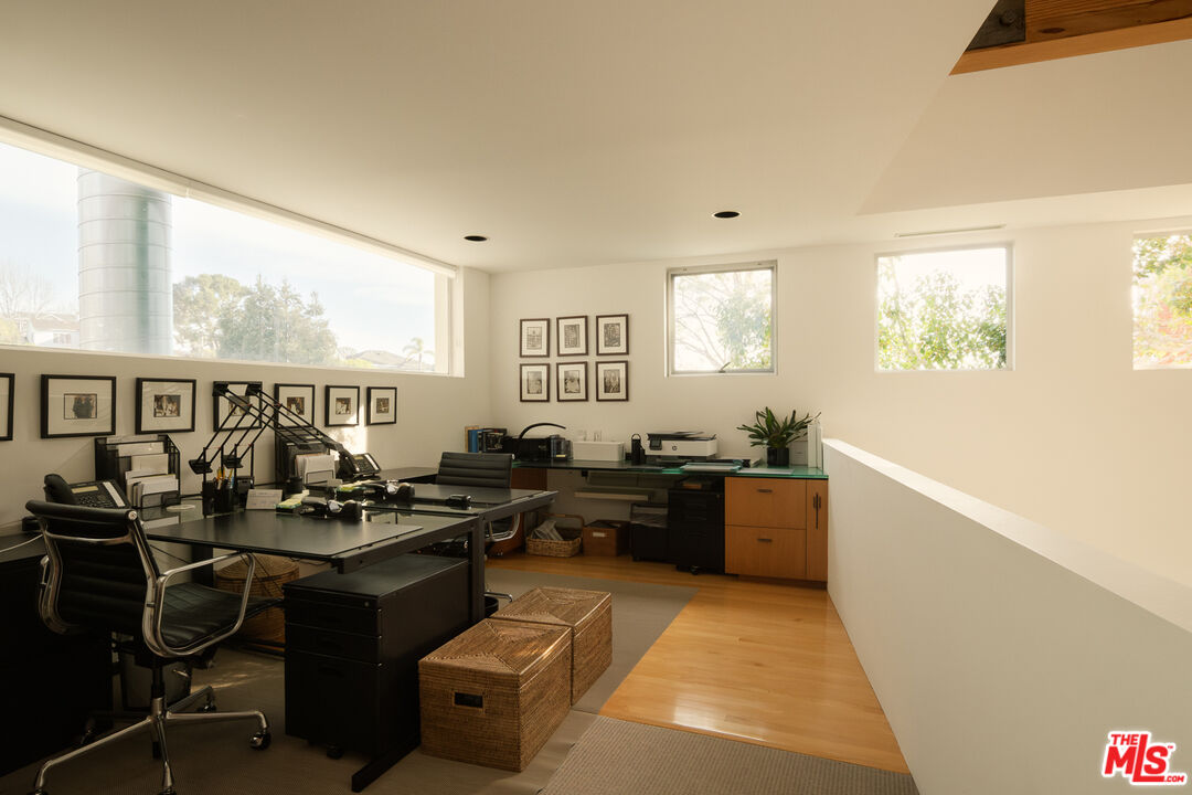 Los Angeles, California, 90049, United States, 4 Bedrooms Bedrooms, ,5 BathroomsBathrooms,Residential,For Sale,1882752