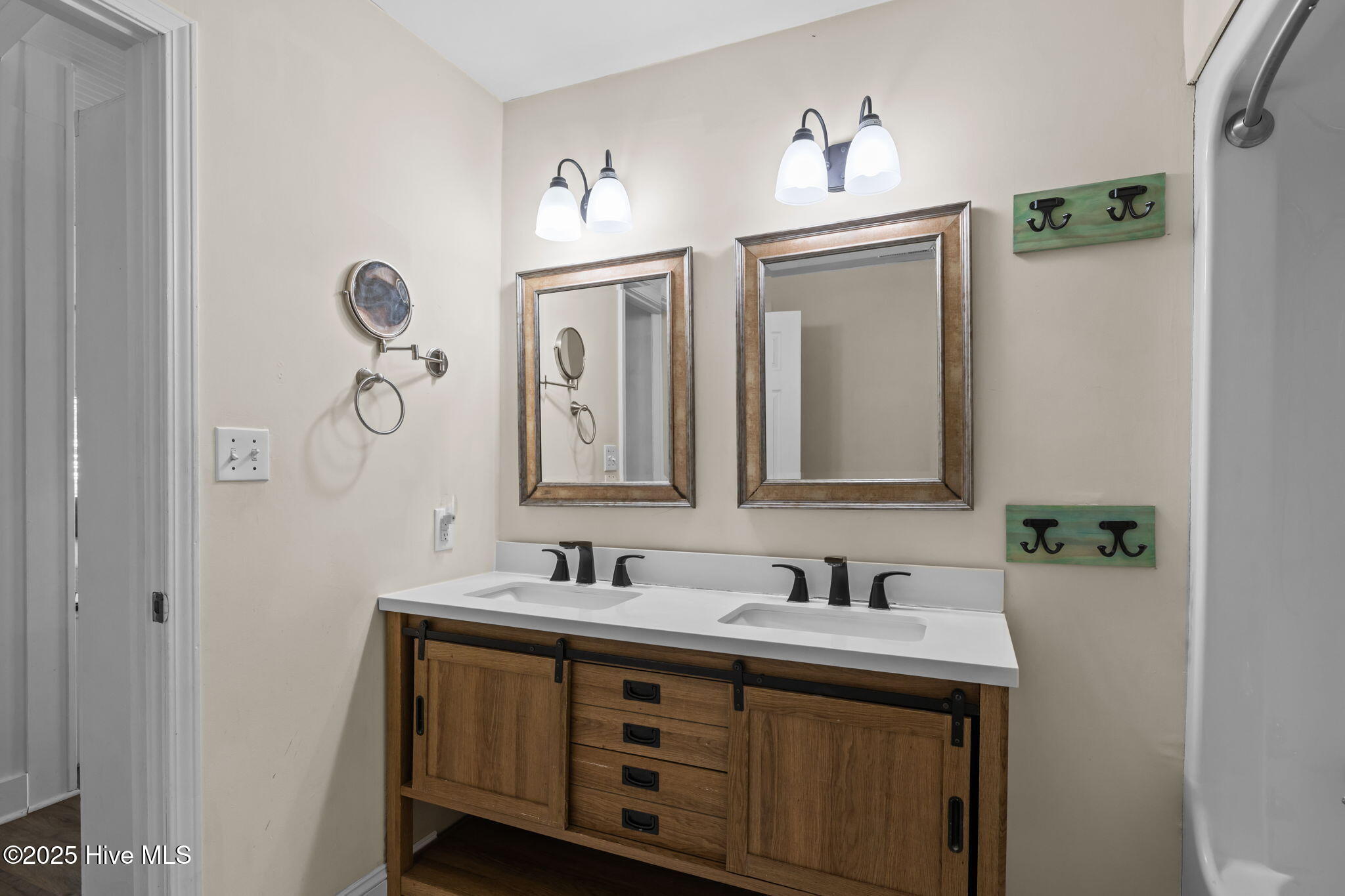 Beaufort, North Carolina, 28516, United States, 3 Bedrooms Bedrooms, ,2 BathroomsBathrooms,Residential,For Sale,1994463