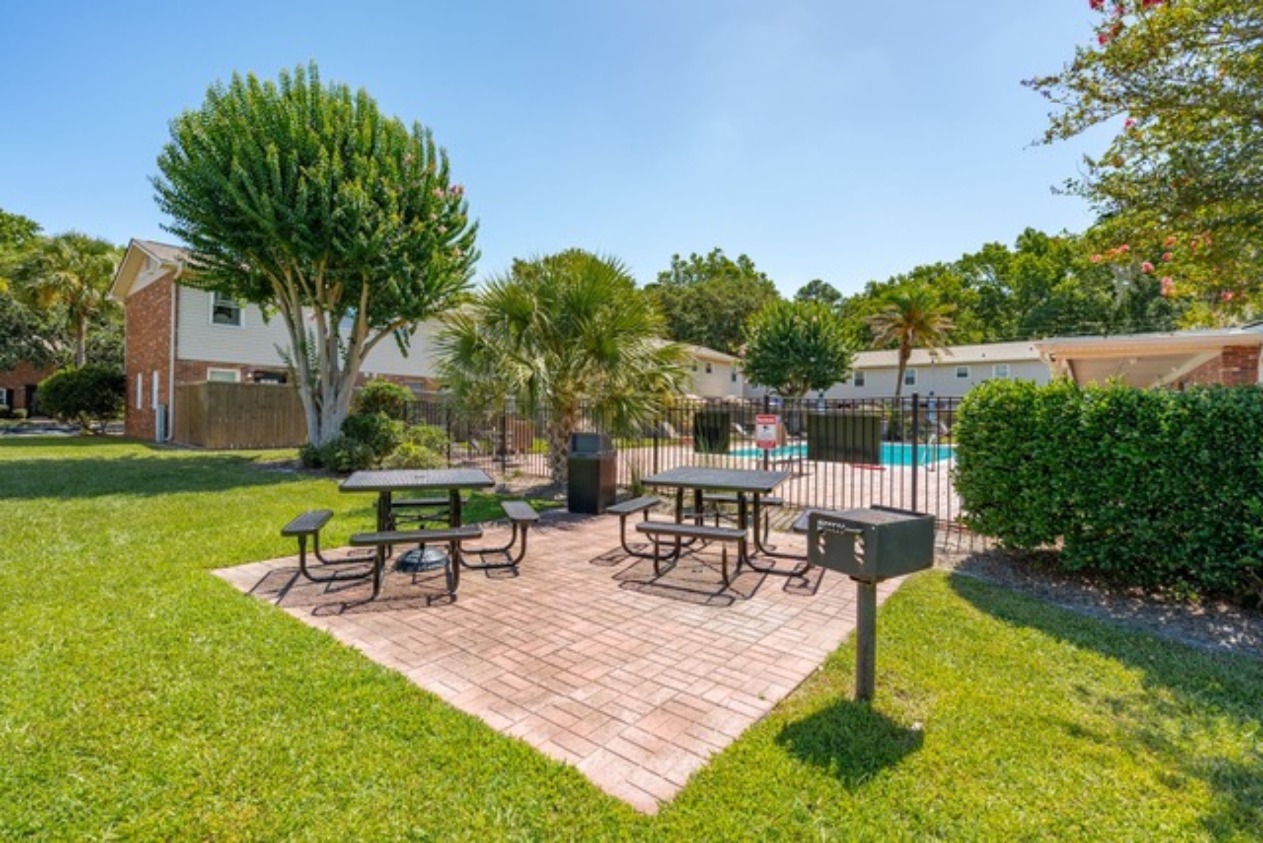  415 Parkdale Drive 8E - 物件實景