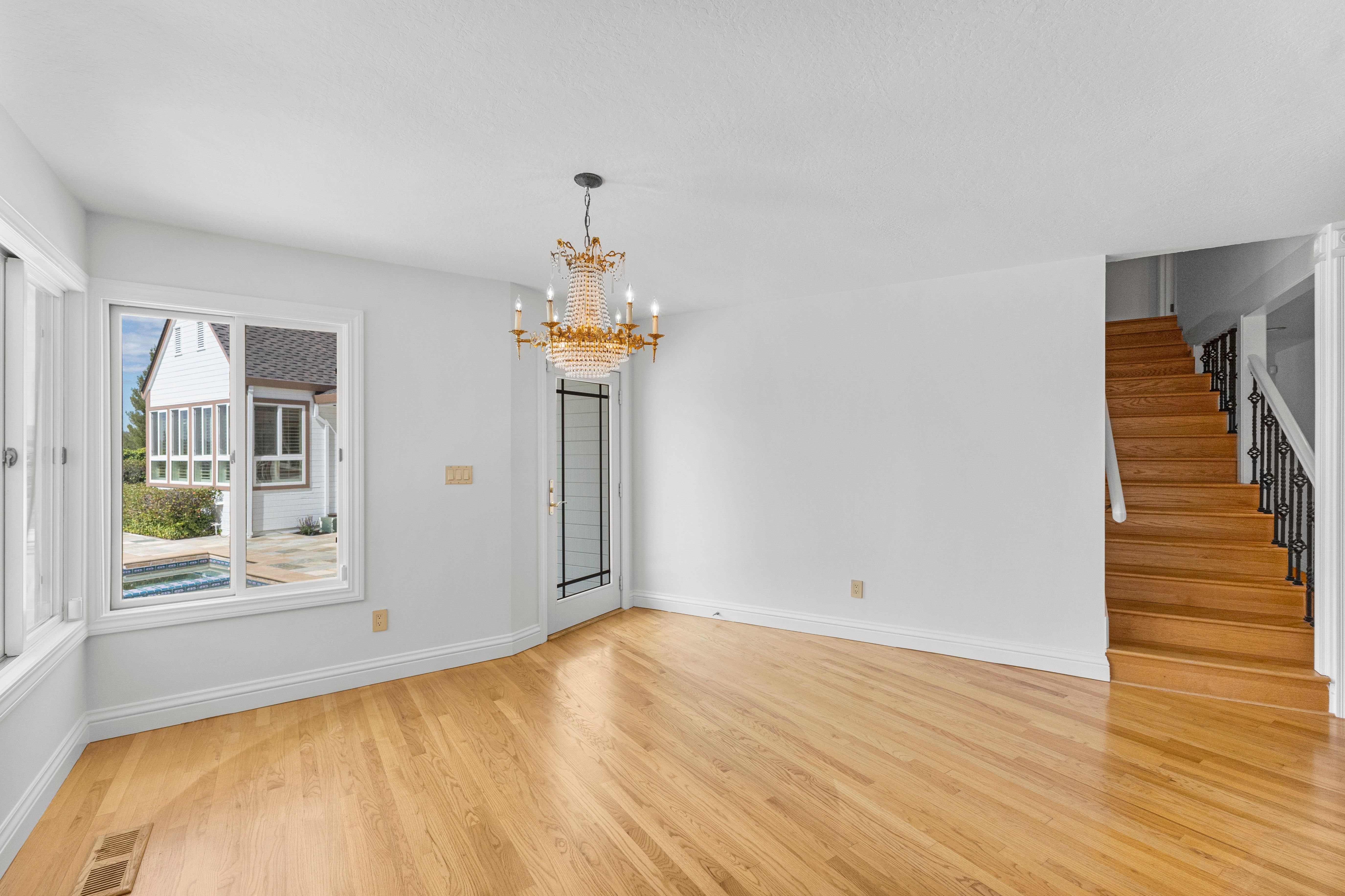  Elegant Custom Home in Gated Silver Maple - 物件實景