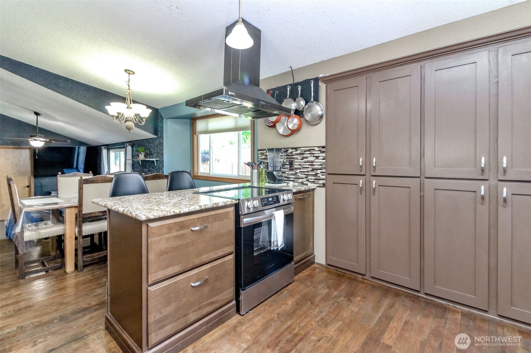 Puyallup, Washington, 98374, United States, 3 Bedrooms Bedrooms, ,2 BathroomsBathrooms,Residential,For Sale,1942897