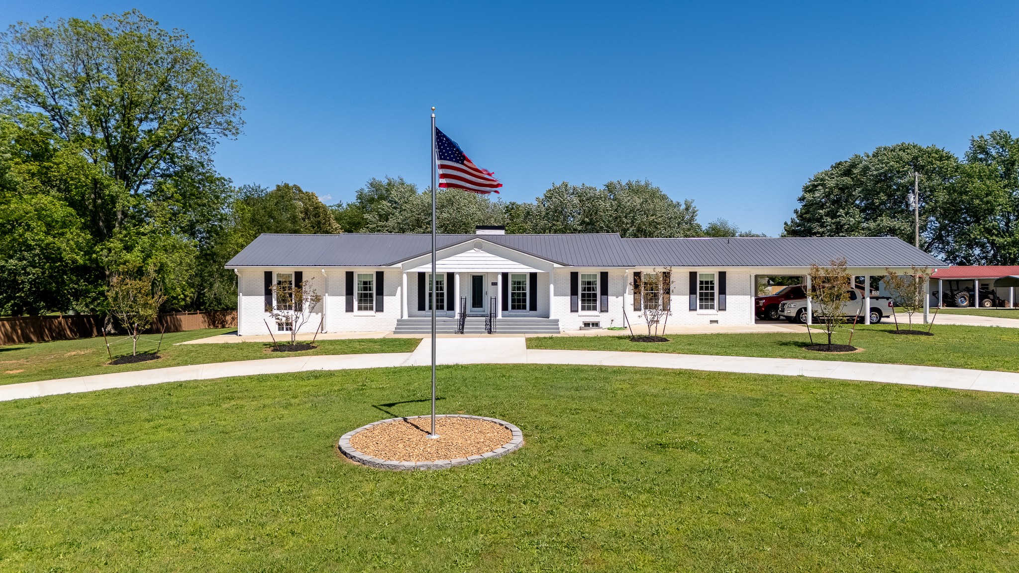 Lawrenceburg, Tennessee, 38464, United States, 3 Bedrooms Bedrooms, ,2 BathroomsBathrooms,Residential,For Sale,1828179