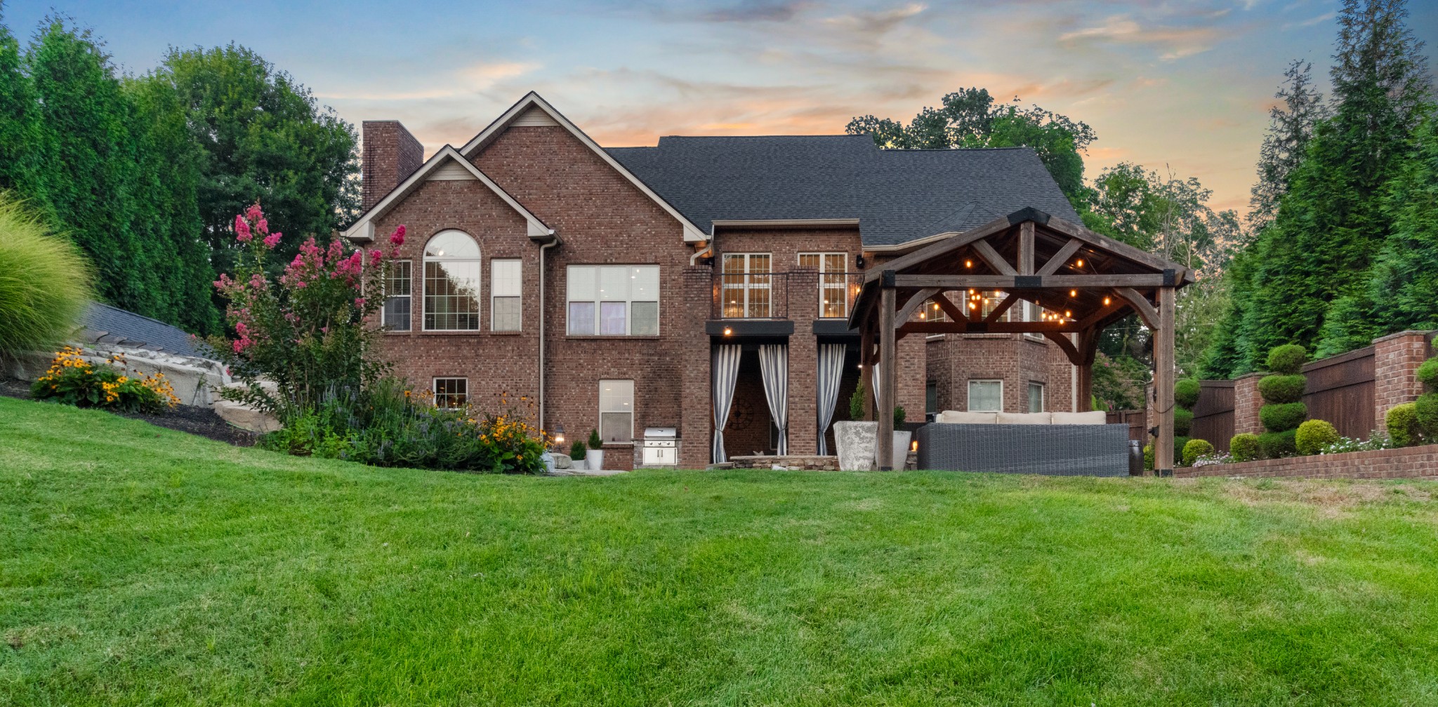 Clarksville, Tennessee, 37043, United States, 4 Bedrooms Bedrooms, ,5 BathroomsBathrooms,Residential,For Sale,1825421