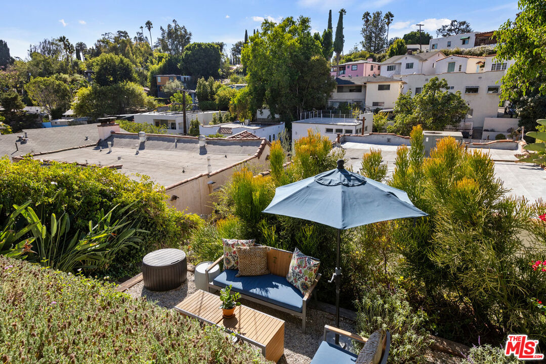 Los Angeles, California, 90026, United States, 3 Bedrooms Bedrooms, ,3 BathroomsBathrooms,Residential,For Sale,2003462