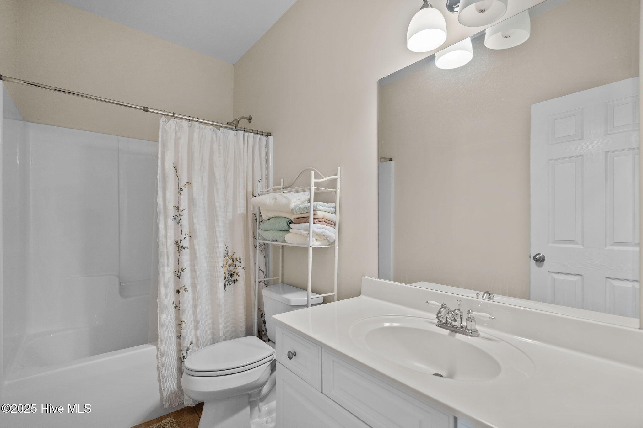 Wilmington, North Carolina, 28409, United States, 2 Bedrooms Bedrooms, ,2 BathroomsBathrooms,Residential,For Sale,1982803