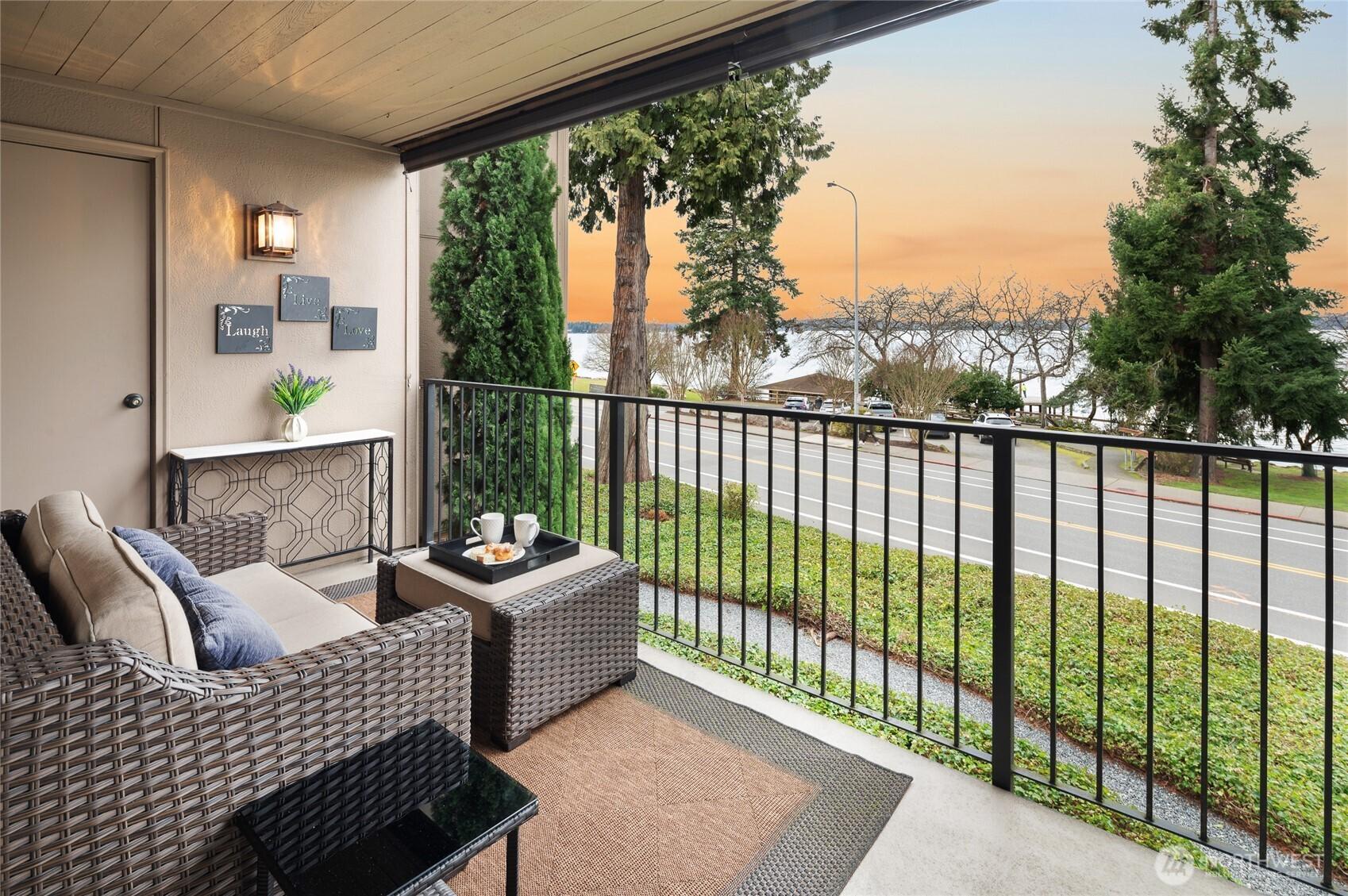 KIRKLAND, Washington, 98033, United States, 2 Bedrooms Bedrooms, ,2 BathroomsBathrooms,Residential,For Sale,1827851