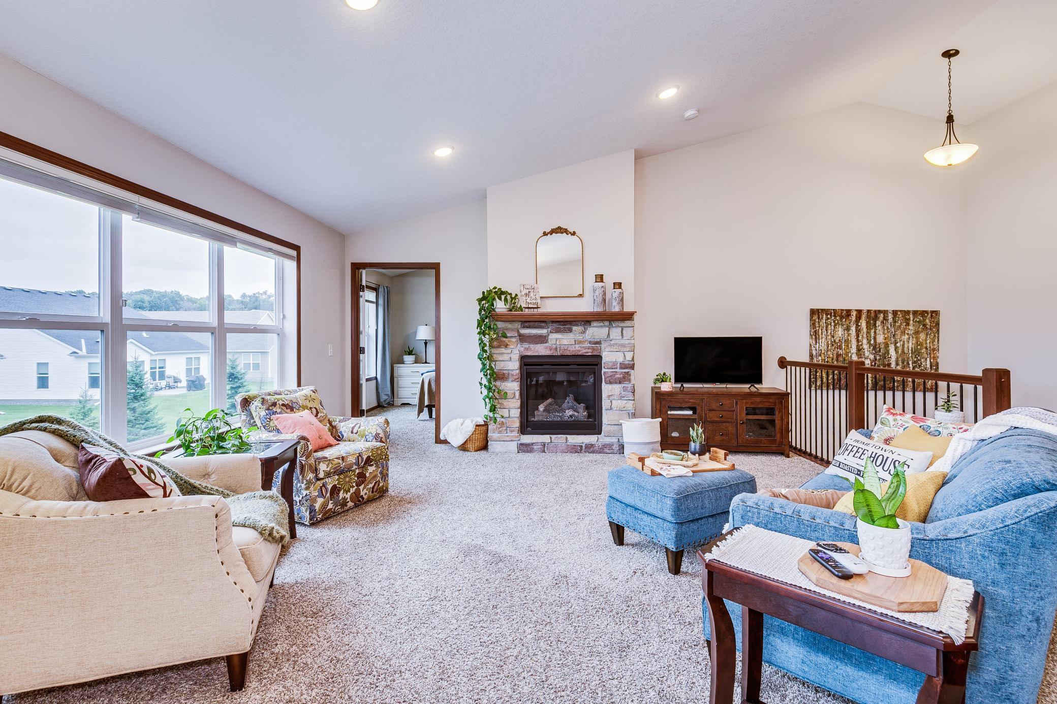 Blaine, Minnesota, 55434, United States, 3 Bedrooms Bedrooms, ,2 BathroomsBathrooms,Residential,For Sale,1933012
